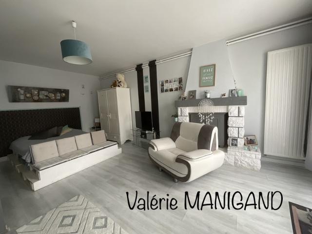 Dpt Dordogne 24, à vendre proche de SAINT AULAYE PUYMANGOU maison P9 de 260 m² Terrain de 1 273 m²