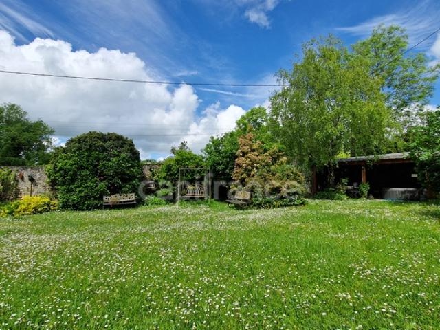 Dpt Essonne 91, à vendre proche de Méréville propriété 8 pièces avec maisonnette, jardin clos, cave et garage