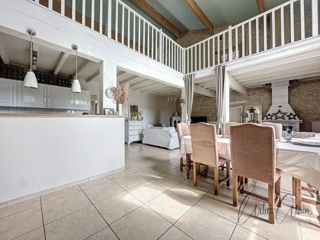 Dpt Haute Garonne 31, à vendre proche de VILLEFRANCHE DE LAURAGAIS maison en pierre de 676 m² Terrain de 3 400m²