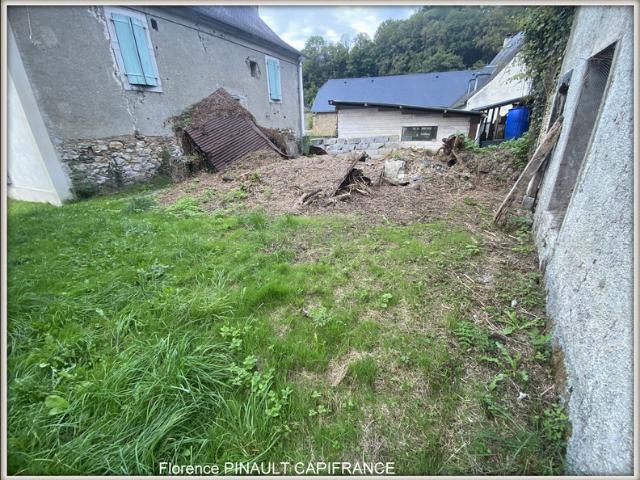 Dpt Hautes Pyrénées 65, à vendre LES ANGLES maison P1 de 50 m² Terrain de 609,00 m² Plain pied