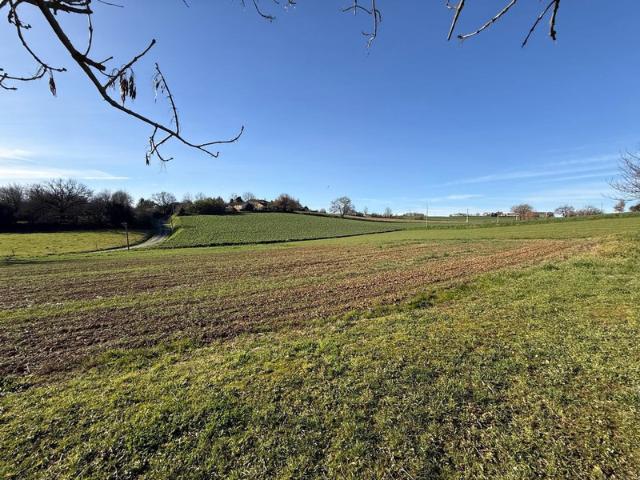 Dpt Hautes Pyrénées 65, à vendre SADOURNIN corps de ferme avec maison T6 de 125m² + grandes dépendances attenantes sur 8280 m² de terrain, au calme