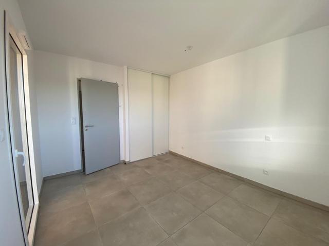 Dpt Hérault 34, à vendre SERIGNAN appartement T2 de 42,8 m² avec terrasse et stationnement