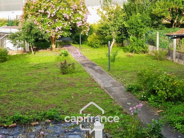 Dpt Sarthe 72, à vendre BESSE SUR BRAYE maison P6 de 94 m² Terrain de 524,00 m²