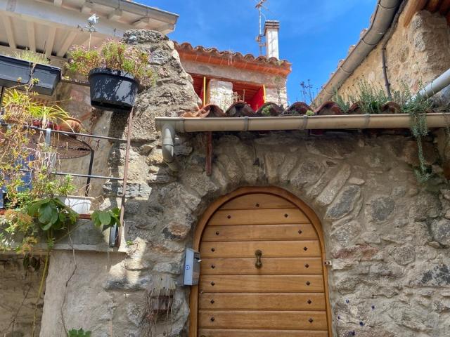 Dpt Pyrénées Orientales 66, à vendre EUS, Maison 4 pièces 73 m² cour intérieure à rénover