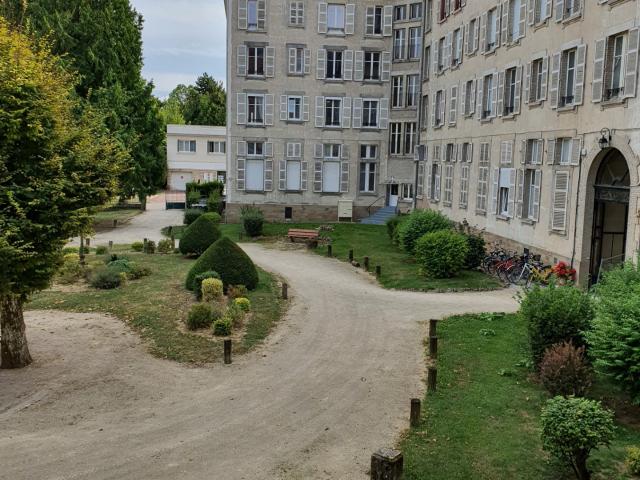 Dpt Vosges 88, à vendre VITTEL ENSEMBLE de 2 STUDIOS secteur PARC THERMAL