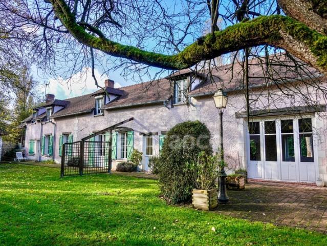 Dpt Yvelines 78, à vendre proche de LA VILLENEUVE EN CHEVRIE propriete P10 de 366 m² Terrain de 5 710,00 m²