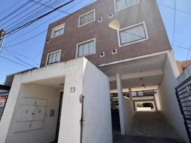Dpto de escalera1 dorm Lamadrid 74