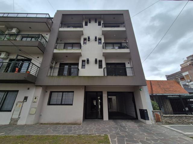 Dpto de 2 ambientes al contrafrente con balcón. Ideal inversión. Alquilado h/03/2024