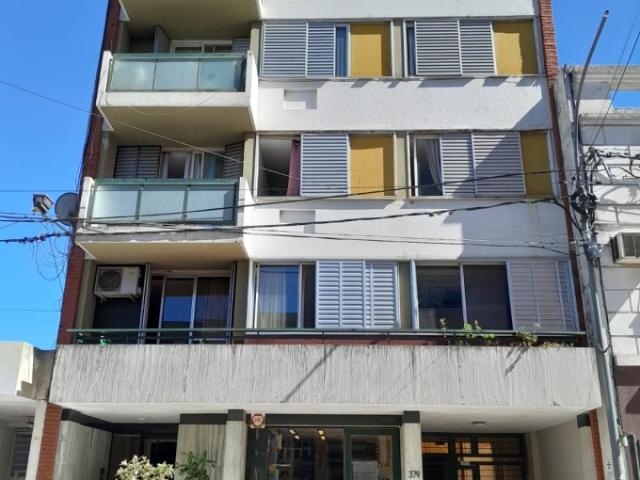 Dpto 3 dorm con cochera micro centro