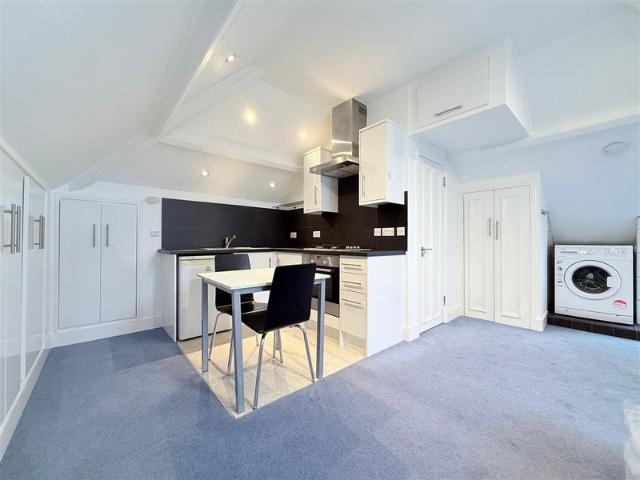 DR5 Bright Studio Flat 2Nd Floor Willesden Green
