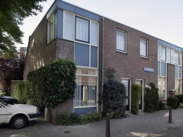 Dr. G. Knuttelstraat 31