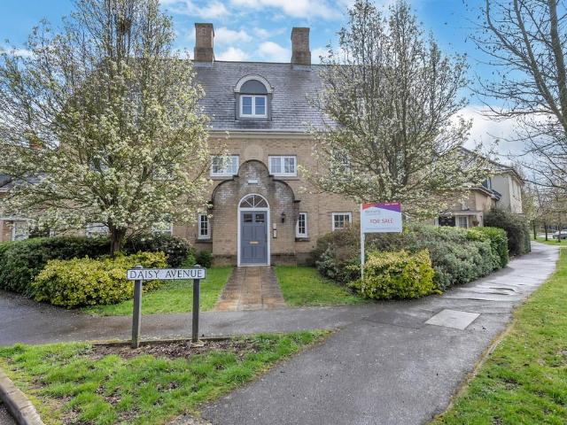Drovers Avenue, Bury St. Edmunds 2 bed apartment to rent £1,250 pcm £288 pw