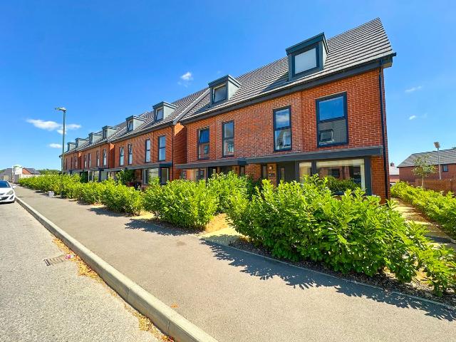 Drovers Lane, Chichester PO19, 3 bed property to rent, £1,875 pcm | PrimeLocation