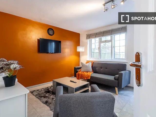 Drovers Place, London, SE15 1AJ, United Kingdom | 2 bed apartment for rent #107481357 | Rentberry