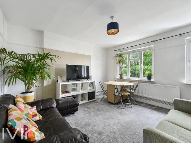 Drovers Road, South Croydon, Greater London CR2, 3 bed flat to rent, £1,800 pcm | PrimeLocation