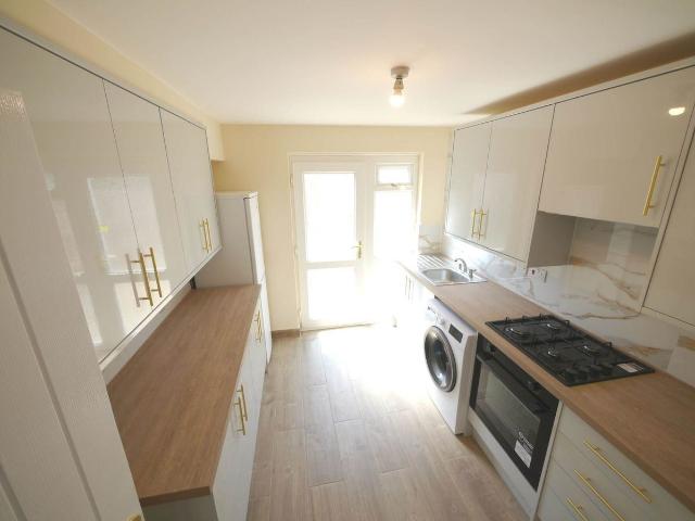 Drovers Way, Hatfield AL10, 3 bed end terrace house to rent, £1,900 pcm | PrimeLocation