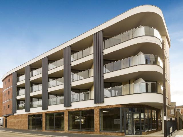 Drovers Way, St.Albans AL3, 2 bed flat to rent, £2,000 pcm | PrimeLocation