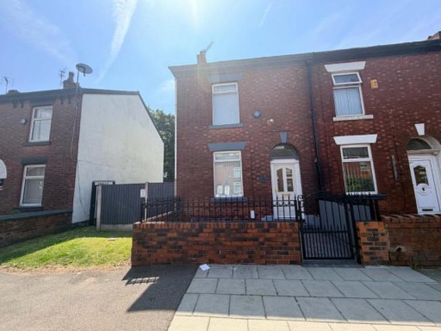 Droylsden Road, Manchester, 2 bed terraced house to rent £1,275 pcm £294 pw