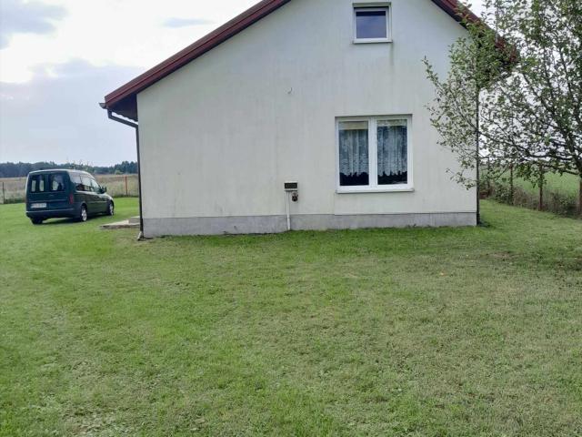 Do sprzedania dom z dużą działką 10 033 m² w spokojnej okolicy