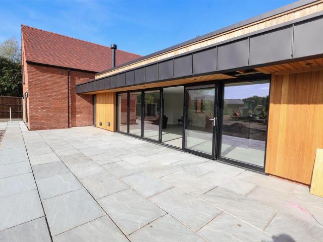 Droitwich Road, Bradley Green, Redditch 4 bed detached house to rent £3,750 pcm £865 pw