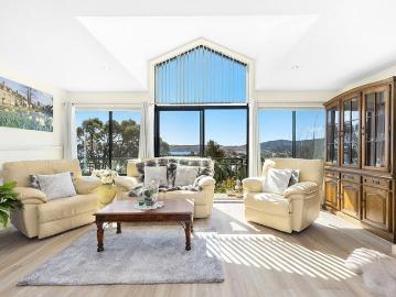 Dromaius 9 Spacious Townhouse with Lake Views