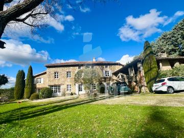 DROME DES COLLINES. BIEN D'EXCEPTION. RESTAURE EN TOTALITE SUR 220m2. PARC ARBORE 5000m2. PISCINE. DEPENDANCE