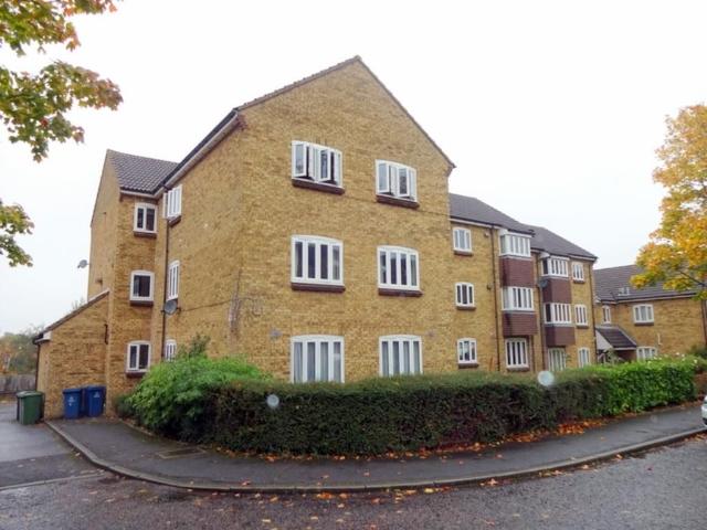 Dromey Gardens, Harrow Weald, Middlesex HA3, 2 bed flat to rent, £1,600 pcm | PrimeLocation