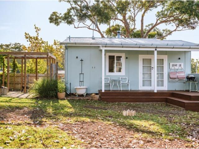 'DROP IN' A BEAUTIFULLY RESTORED 1950'S BEACH COTTAGE WITH PROVEN AIRBNB SUCCESS