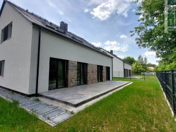 Nowoczesny dom 163 m2 z garażem, ogrodem i tarasem