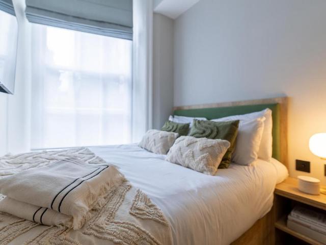 Draycott Avenue, SW3 Studio to rent £2,810 pcm £648 pw