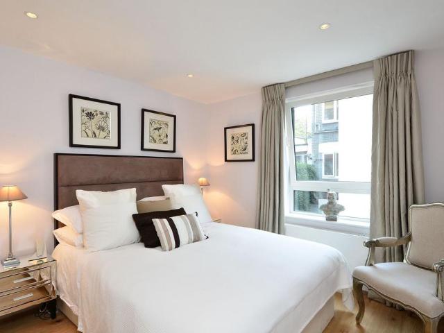 Drayton Gardens, Chelsea, London, SW10 2 bed flat to rent £8,667 pcm £2,000 pw
