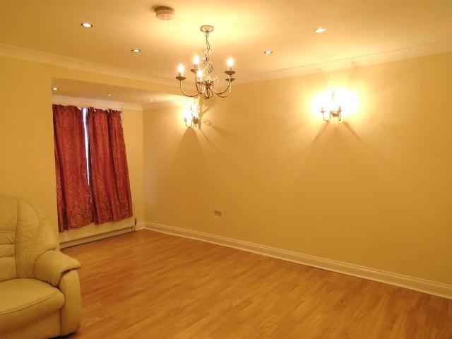Drayton Gardens, West Drayton UB7, 2 bed flat to rent, £1,900 pcm | PrimeLocation
