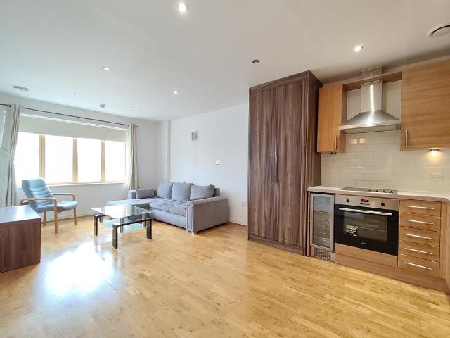 Drayton Green Road, LONDON 2 bed apartment to rent £2,250 pcm £519 pw