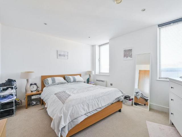 Drayton Park, Highbury, London, N5 1 bed flat to rent £2,350 pcm £542 pw