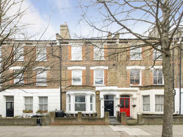 Drayton Park, London N5 3 bed flat to rent £4,250 pcm £981 pw