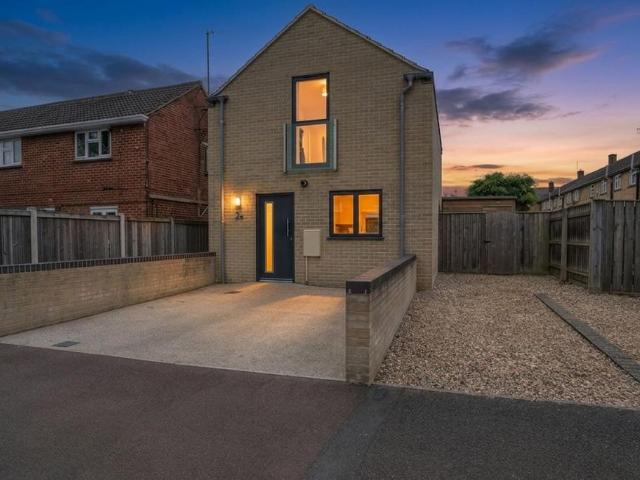 Drayton Road, Cambridge, CB1 2 bed detached house to rent £1,700 pcm £392 pw