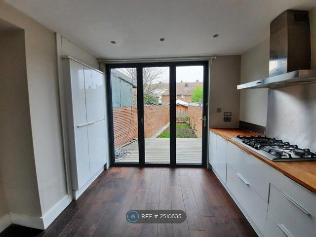 Drayton Road, London NW10, 2 bed flat to rent, £1,995 pcm | PrimeLocation