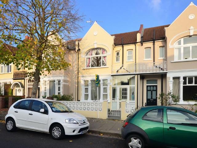 Drayton Road, West Ealing, London, W13 4 bed house to rent £4,000 pcm £923 pw
