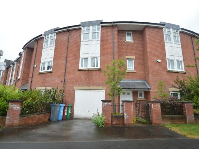 Drayton Street, Manchester M15 4 bed house to rent £2,400 pcm £554 pw
