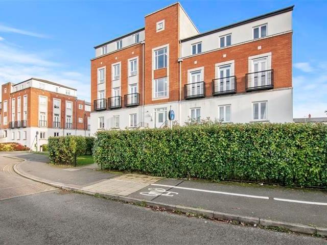Dragon Road, Hatfield AL10, 2 bed flat to rent, £1,500 pcm | PrimeLocation