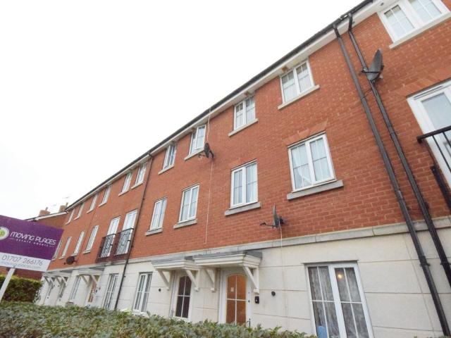 Dragon Road, Hatfield AL10, 5 bed terraced house to rent, £2,600 pcm | PrimeLocation