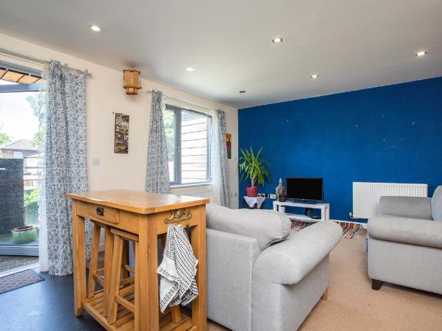 Dragonfly Close, London E13, 2 bed flat to rent, £1,900 pcm | PrimeLocation