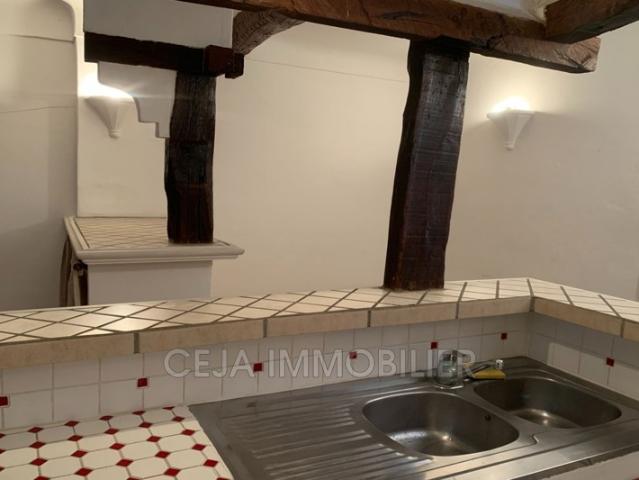 DRAGUIGNAN CENTRE VILLE Studio de 34 m² environ comprenant