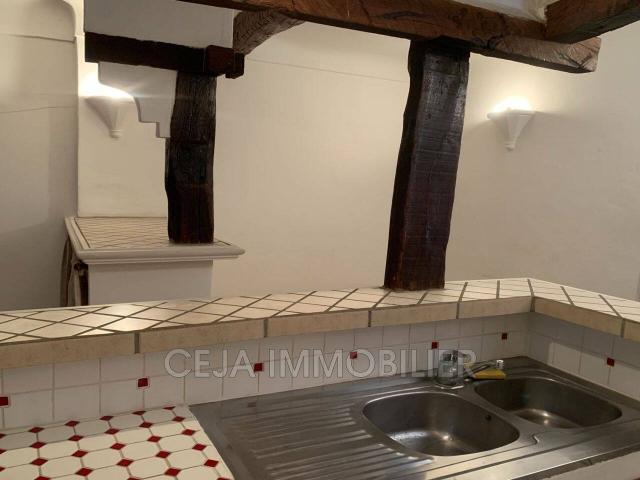 DRAGUIGNAN CENTRE VILLE Studio de 34 m² environ comprenant