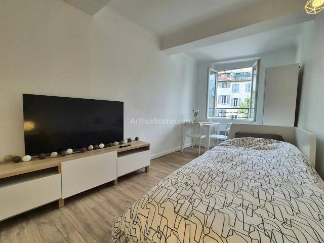 DRAGUIGNAN Studio meublé rénové – 18.40 m²