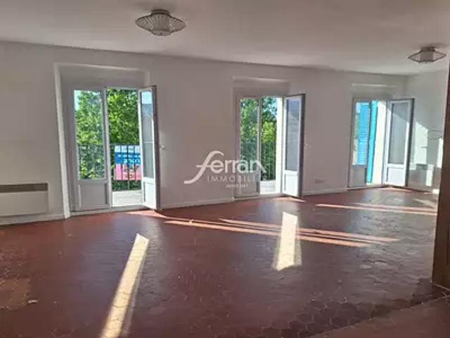 Draguignan 83300 Location appartement 3 pièces t3 au dernier étage terrasse