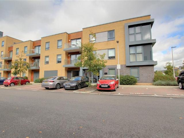 Drake Way, Berkshire RG2 2 bed apartment to rent £1,500 pcm £346 pw