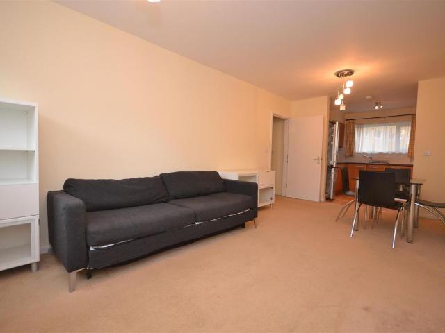 Drake Way, Kennet Island RG2, 1 bed flat to rent, £1,200 pcm | PrimeLocation