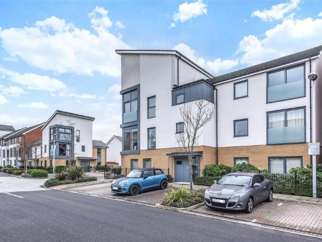 Drake Way, Reading, Berkshire, RG2 2 bed flat to rent £1,600 pcm £369 pw