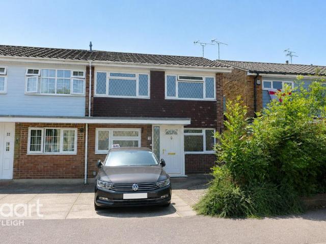 Drake Close, BENFLEET 4 bed semi detached house to rent £1,900 pcm £438 pw